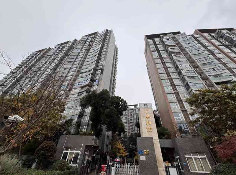  成都凶宅三次拍卖：价格迷局、隐性成本与法律边界的深度拆解 房产家居