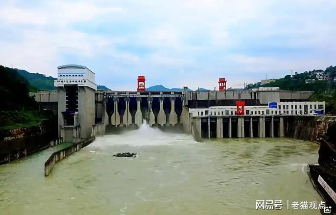  贵州坠江事故深度剖析：夜间驾驶视线盲区与临江路段风险管控的技术解法 新闻 贵州坠江事故深度剖析：夜间驾驶视线盲区与临江路段风险管控的技术解法 新闻