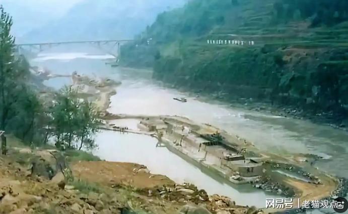  贵州坠江事故深度剖析：夜间驾驶视线盲区与临江路段风险管控的技术解法 新闻 贵州坠江事故深度剖析：夜间驾驶视线盲区与临江路段风险管控的技术解法 新闻