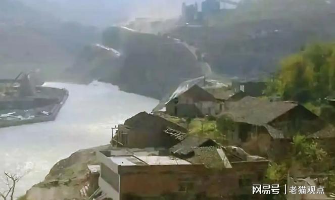  贵州坠江事故深度剖析：夜间驾驶视线盲区与临江路段风险管控的技术解法 新闻 贵州坠江事故深度剖析：夜间驾驶视线盲区与临江路段风险管控的技术解法 新闻